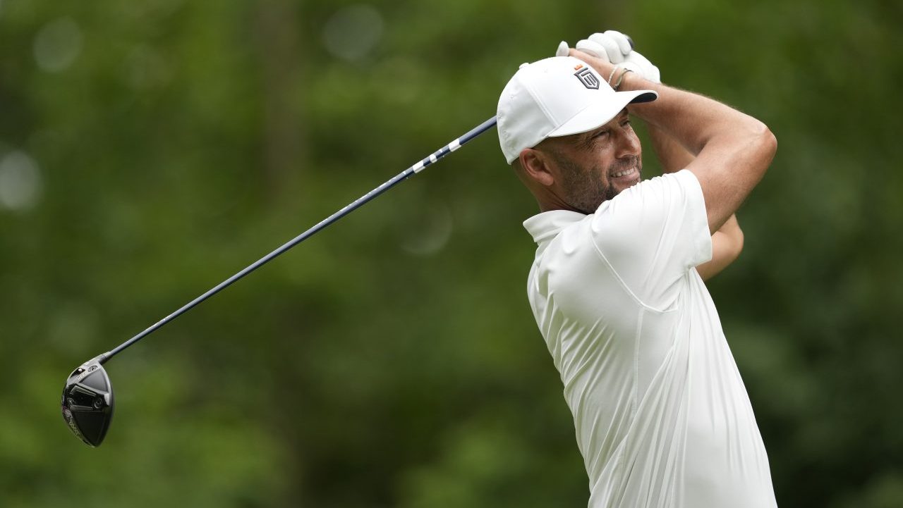 Derek Jeter golfing