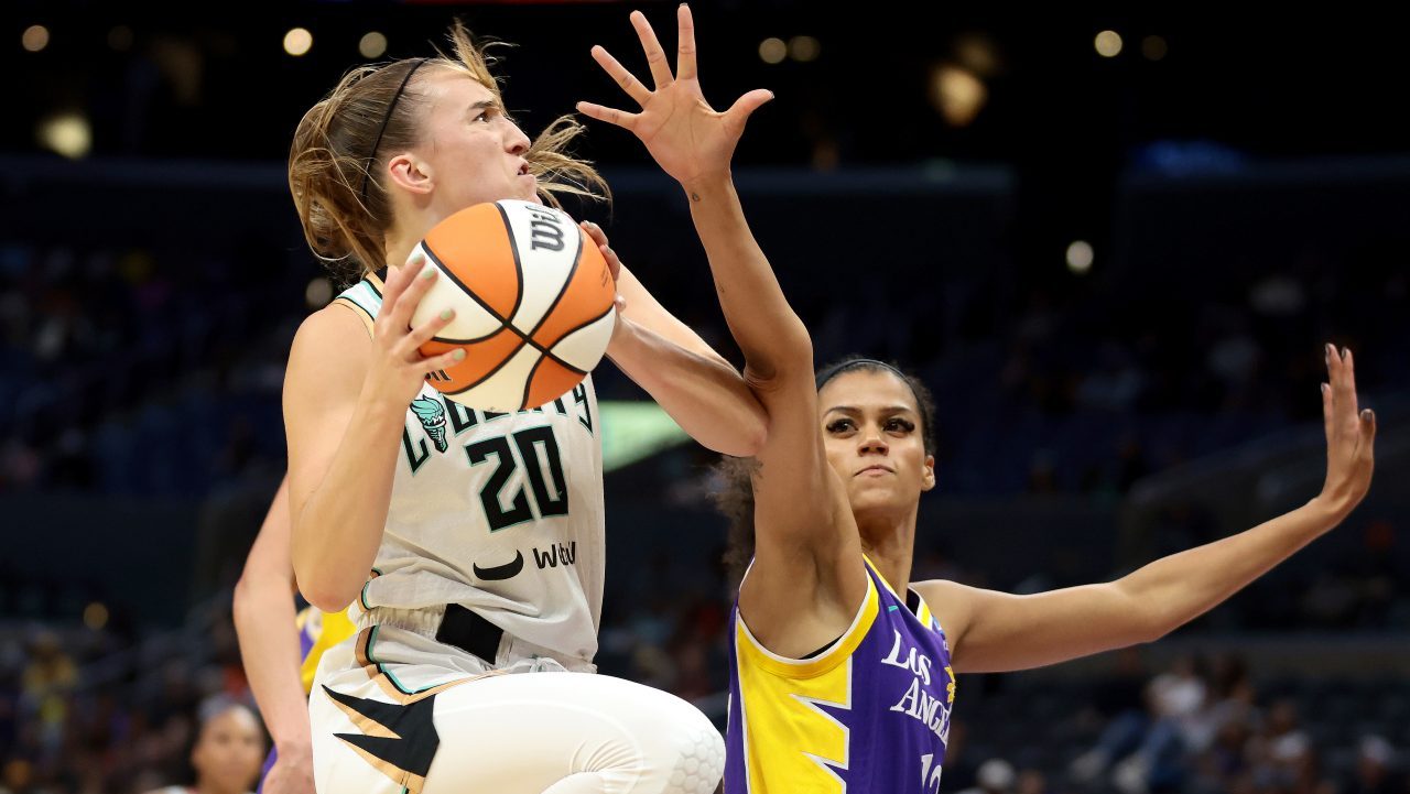 Sabrina Ionescu going for layup