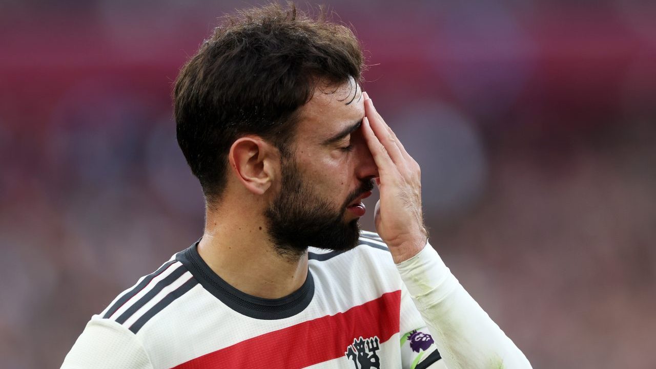 Manchester United's Bruno Fernandes shows frustration