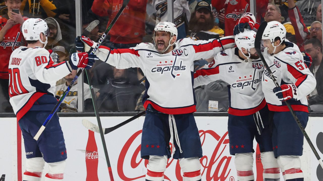 Alex Ovechkin celebrates career goal No. 891