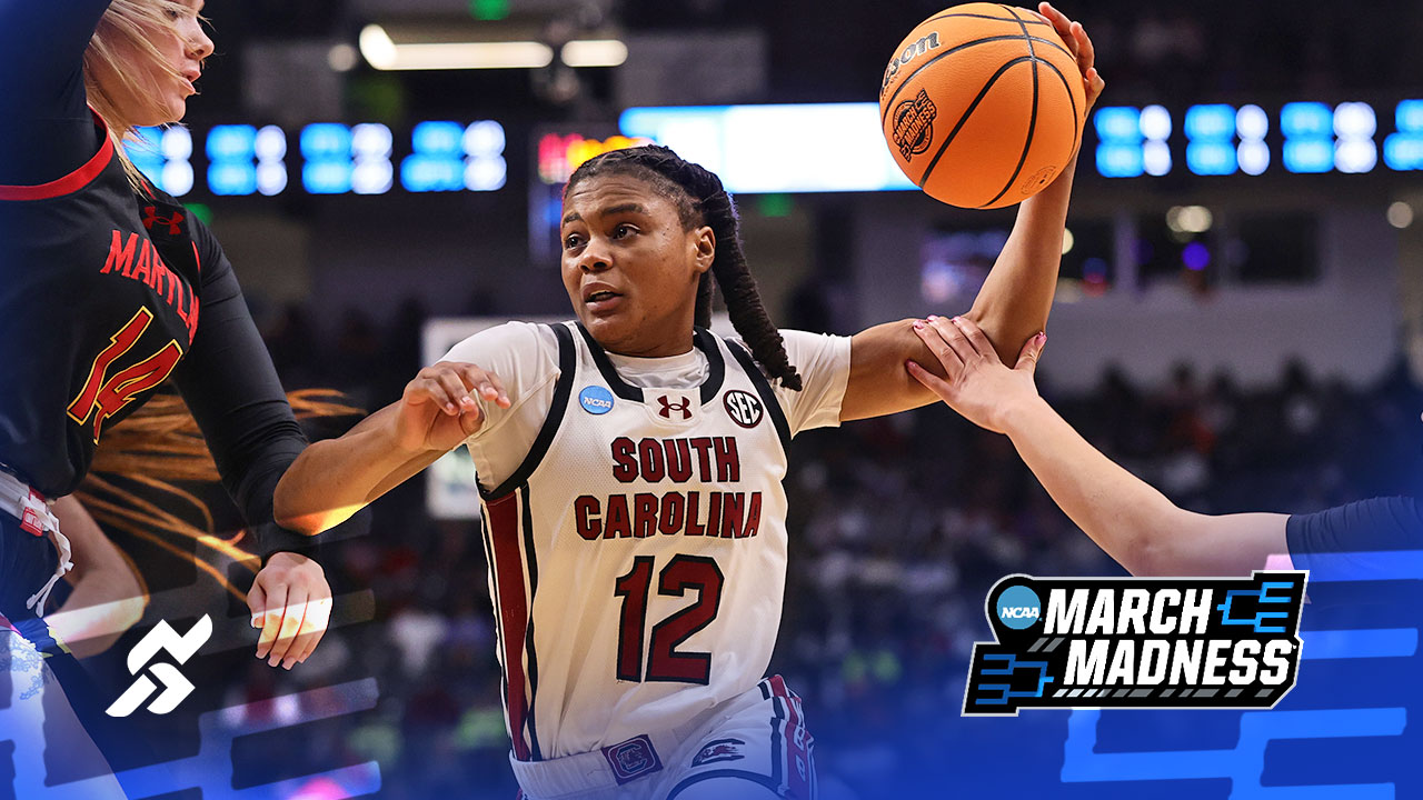 South Carolina's MiLaysia Fulwiley drives to basket